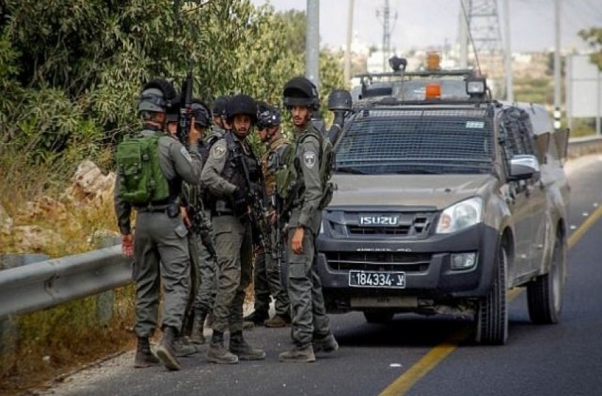 الشرطة الإسرائيلية تعتقل فلسطينيين بزعم حيازة أسلحة بالخليل