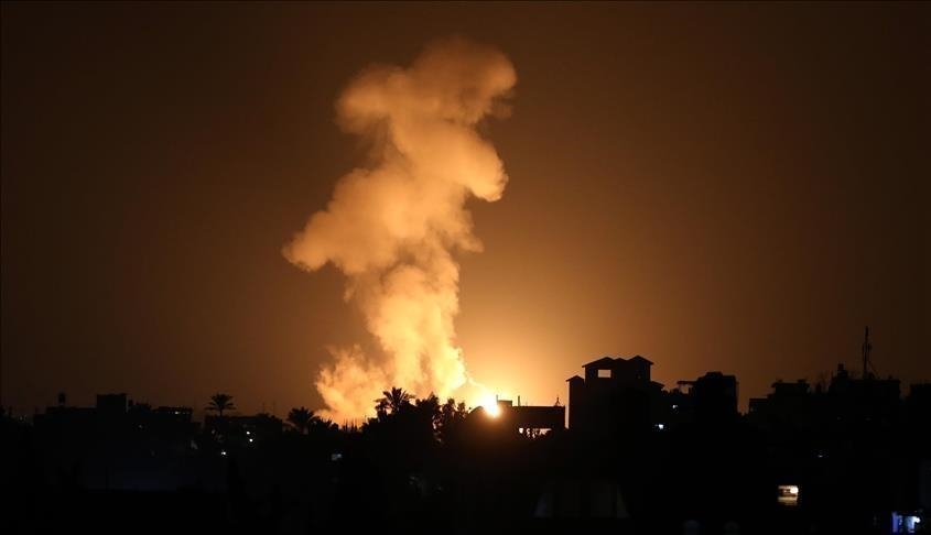 شاهد.. طائرات إسرائيلية تقصف مواقع في غزة
