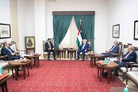 الرئيس عباس يستقبل السفير التونسي (تفاصيل) 