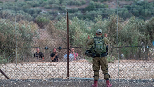 الجيش الإسرائيلي يعتقل 3 فلسطينيين بزعم اجتيازهم لحدود قطاع غزة