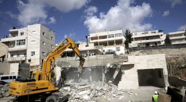 بذريعة عدم الترخيص.. الاحتلال الإسرائيلي يهدم منزلا قيد الإنشاء في القدس