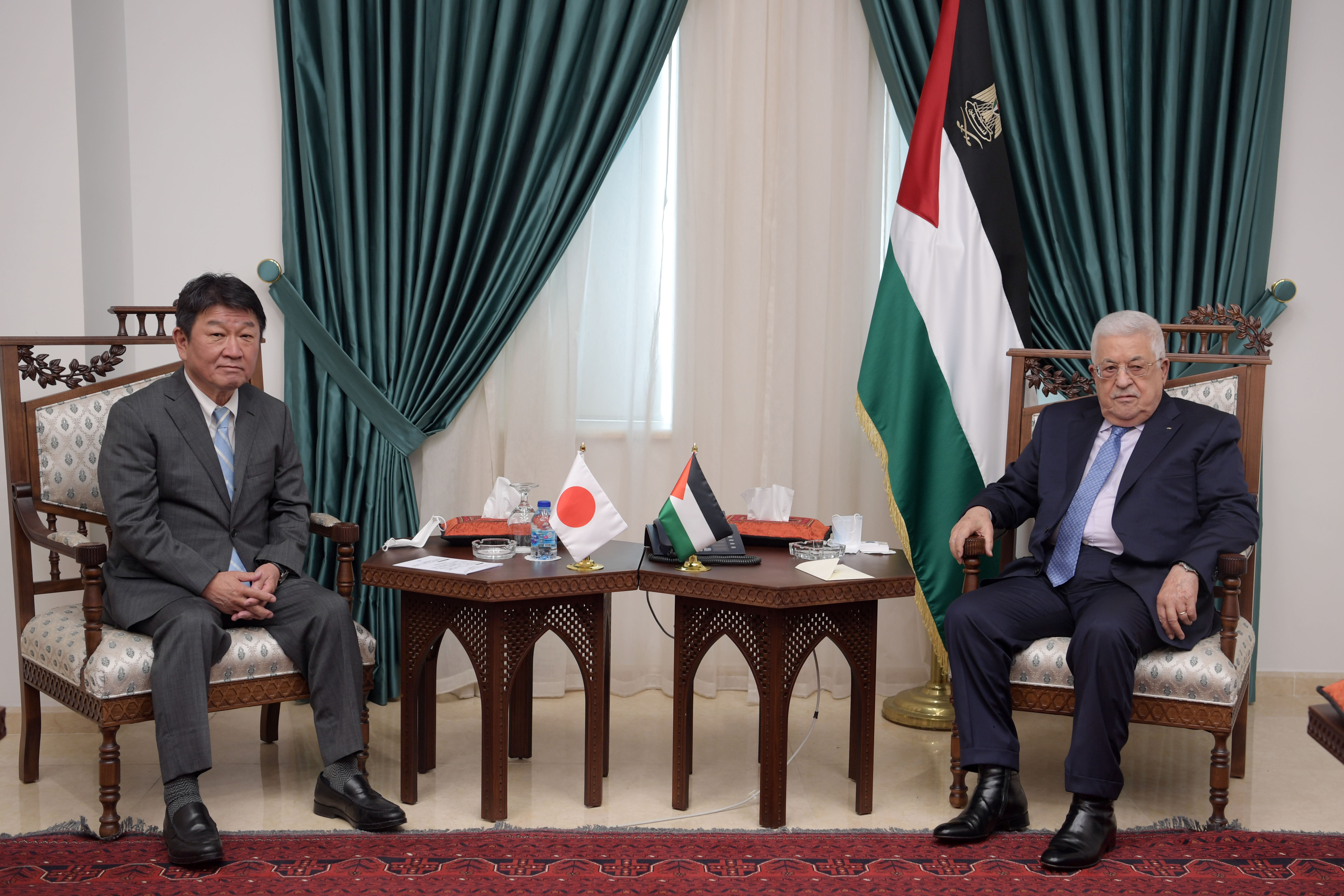 الرئيس عباس يستقبل وزير الخارجية الياباني (تفاصيل) 