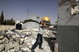 الاحتلال الإسرائيلي يُجبر مقدسيًا على هدم منزله