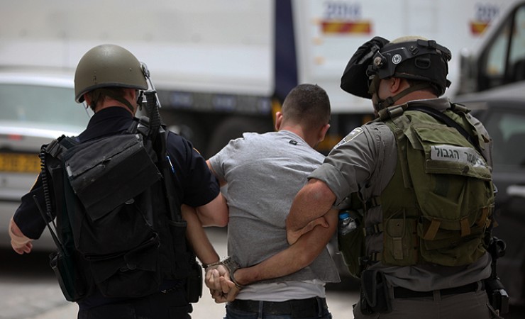 بالاسماء: الاحتلال يعتقل 17 مواطنا من مدن الضفة الغربية