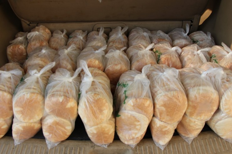 اقتصاد غزة ترفع وزن ربطة الخبز دعمًا للمواطن