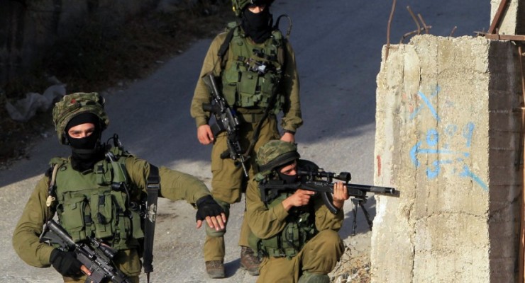 شاهد.. قوات الاحتلال تطلق النار على مركبة جنوب القدس 