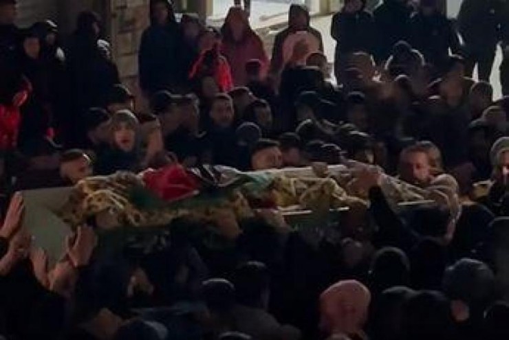 القدس: جماهير غفيرة تشيّع جثمان الشهيد الفتى محمد علي