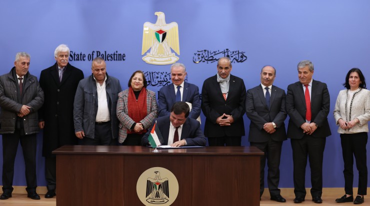 لتنفيذ مشاريع بالقدس والضفة وغزة....توقيع اتفاقيات ممولة من الصناديق العربية والإسلامية بقيمة 43 مليون $