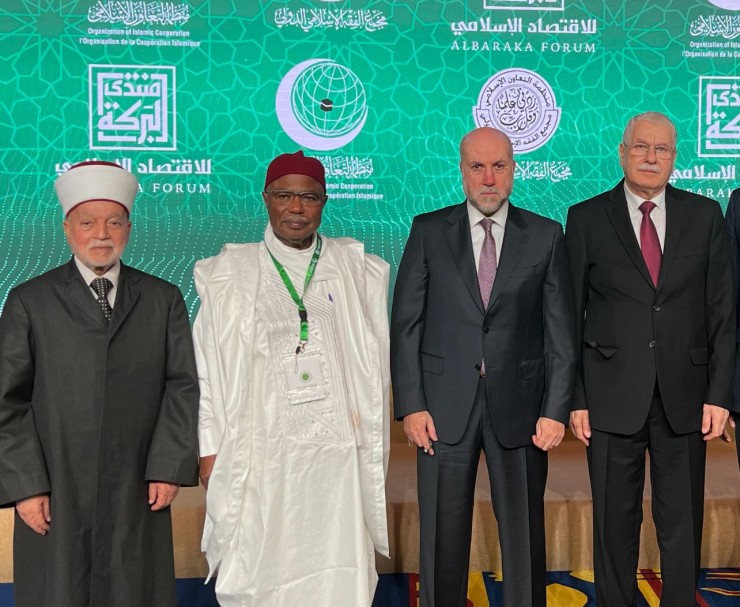 الهباش يلتقي الأمين العام لمنظمة التعاون الإسلامي في جدة