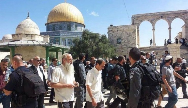 عشرات المستوطنين يقتحمون الأقصى بحماية جنود الاحتلال