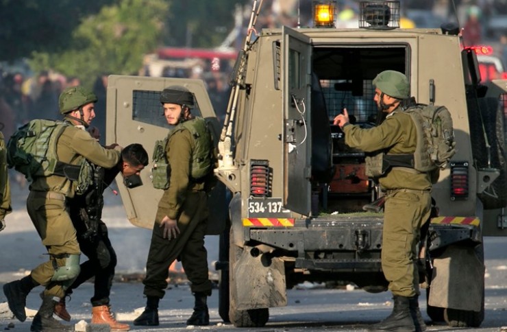 الاحتلال يعتقل 27 مواطنا من مدن الضفة الغربية
