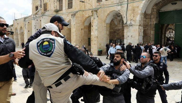 القدس: قوات الاحتلال تعتقل أحد حراس المسجد الأقصى