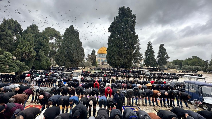أوقاف القدس: 70 ألفا يؤدون صلاة الجمعة بالمسجد الأقصى رغم إجراءات الاحتلال