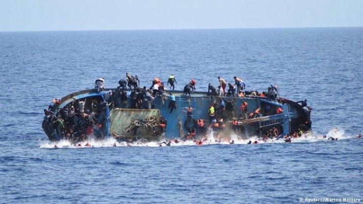 مصرع نحو 27 مهاجرا في غرق مركب قرب السواحل الإيطالية