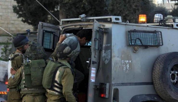القدس: الاحتلال يعتقل شابا من مخيم قلنديا