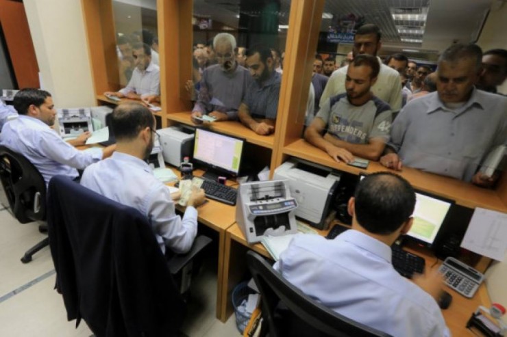 مالية غزة تعلن موعد صرف رواتب موظفيها