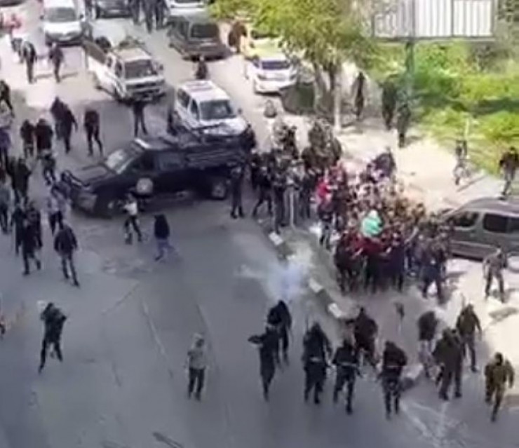  حقيقة اعتداء أجهزة الأمن الفلسطينية على جثمان الشهيد عبد الفتاح خروشة في نابلس (فيديو) 