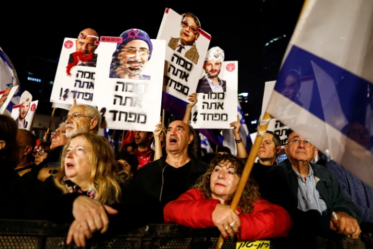 موقع بريطاني: هل تؤجج الأزمة السياسية في إسرائيل نيران حرب أهلية؟