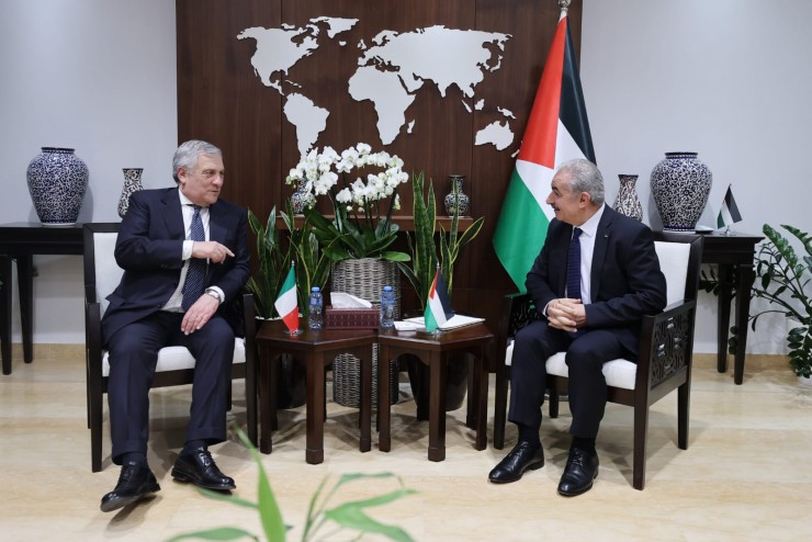  اشتية يدعو إيطاليا الأخذ بزمام المبادرة والاعتراف بدولة فلسطين