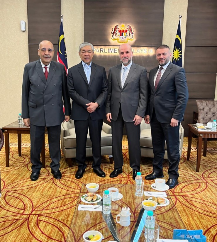الهباش يبحث مع نائب رئيس الوزراء الماليزي العلاقات الثنائية وسبل التعاون في دعم القدس والمقدسات