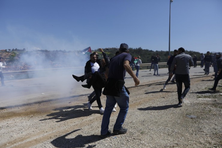 إصابات خلال مواجهات وقمع من قبل قوات الاحتلال للمواطنين بمدن الضفة والقدس
