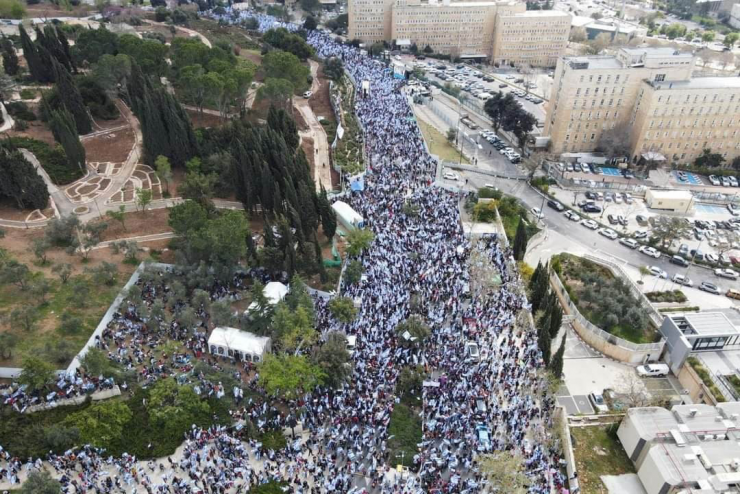 عشرات الآلاف يتظاهرون ضد حكومة وقرارات نتنياهو