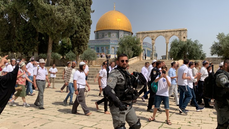 القدس..عشرات المستوطنين يقتحمون المسجد الأقصى