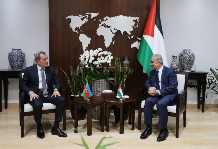  اشتية يبحث مع وزير خارجية أذربيجان آخر المستجدات وتعزيز التعاون