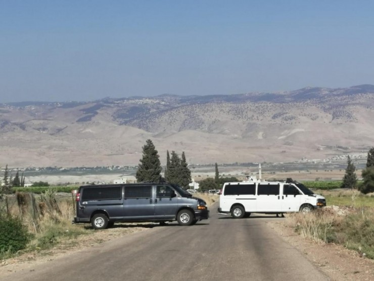 قوات الاحتلال تغلق مدخل قرية بردلة بالأغوار الشمالية