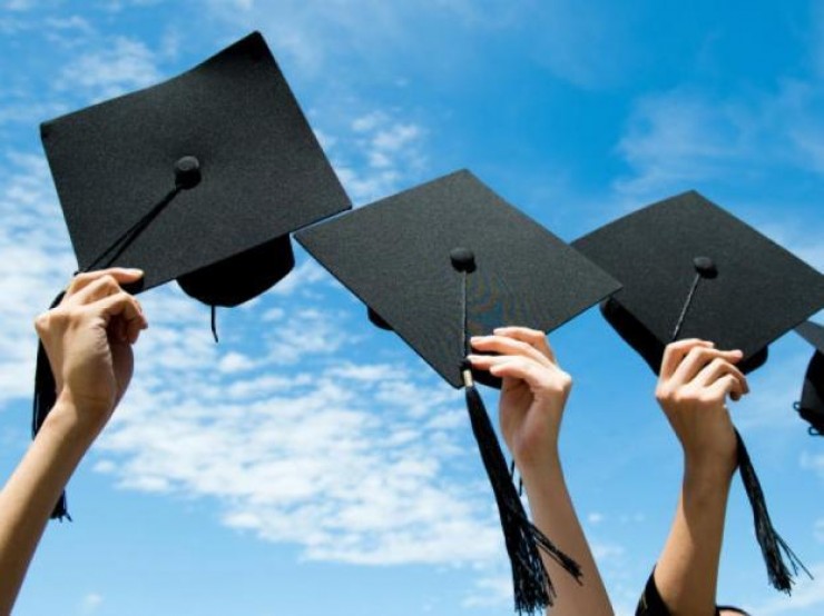 مرفق رابط التسجيل.... التعليم العالي تعلن عن منح دراسية في الهند