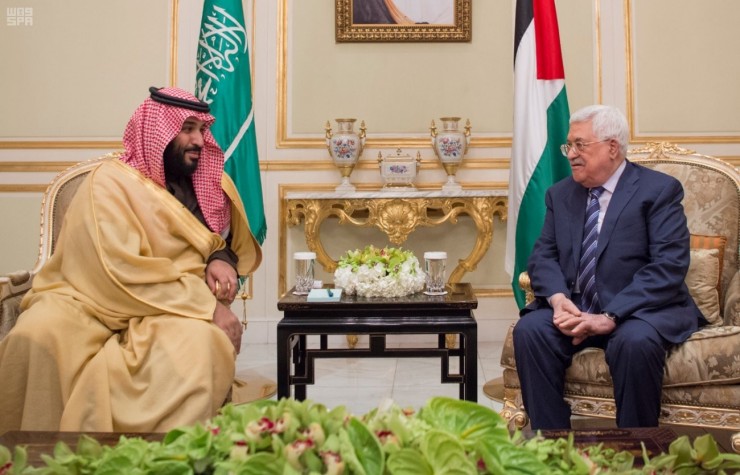 للقاء ولي العهد السعودي....الرئيس عباس يصل جدة 