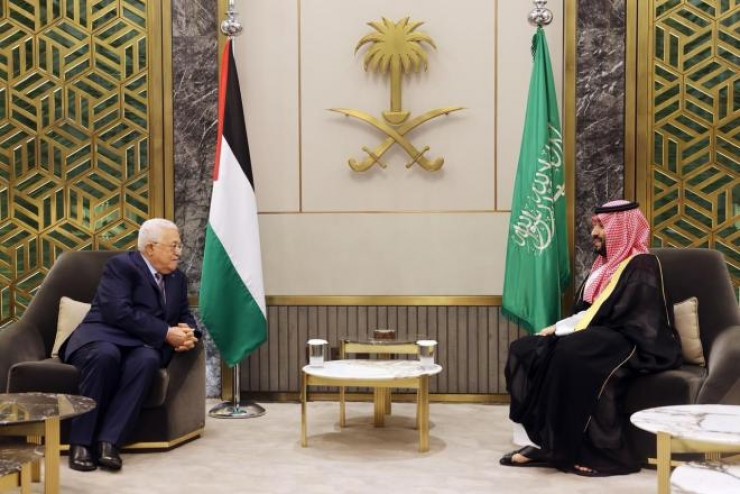 تفاصيل اجتماع الرئيس عباس مع ولي العهد السعودي في جدة (صور) 