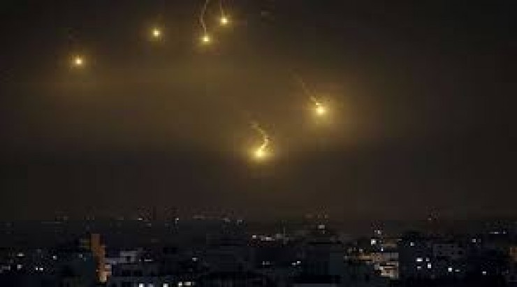  الدفاعات الجوية السورية تتصدى لأهداف إسرائيلية في سماء حمص