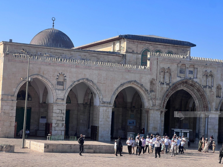 القدس.. عشرات المستوطنين يقتحمون المسجد الأقصى