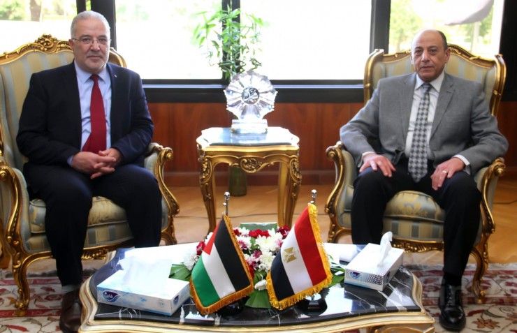 وزير المواصلات الفلسطيني يبحث مع وزير الطيران المصري سبل تعزيز التعاون