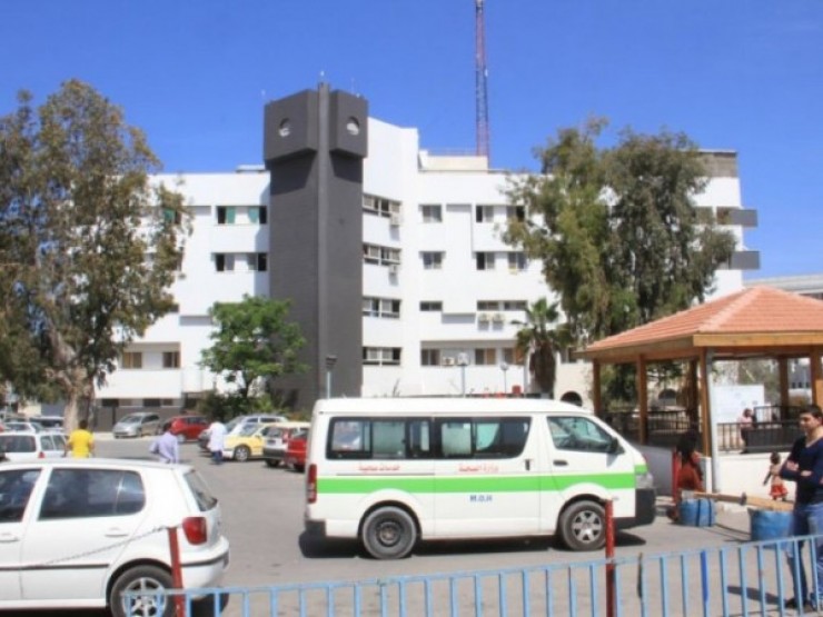 شاهد: مواطنون يعتدون على الطواقم الطبية بمستشفى الشفاء بغزة والنقابة تستنكر بشدة