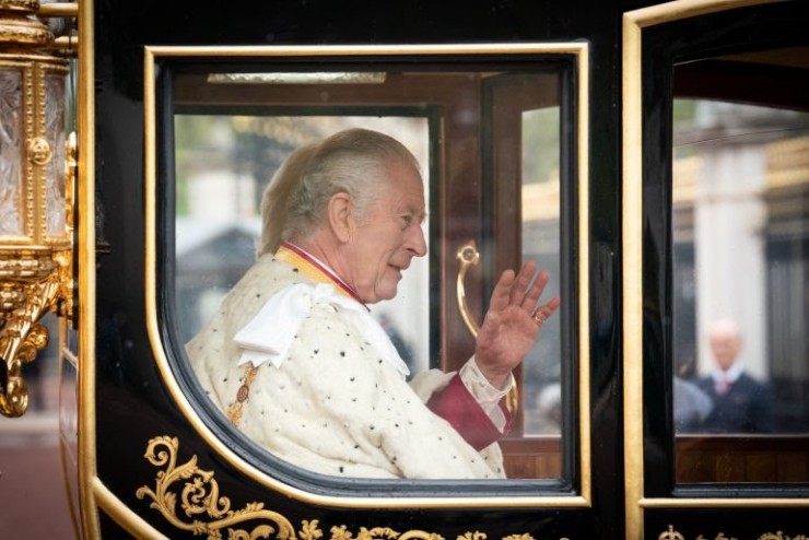 شاهد: بريطانيا تتوج تشارلز الثالث ملكا خلفا لوالدته الراحلة الملكة إليزابيث