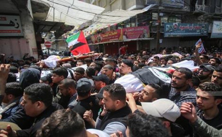 غزة: تشييع جثمان شهيد لقمة العيش المزارع محمد أبو طعيمة إلى مثواه الأخير