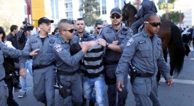 القدس: شرطة الاحتلال تعتدي على حراس الأقصى وتعتقل أحدهم