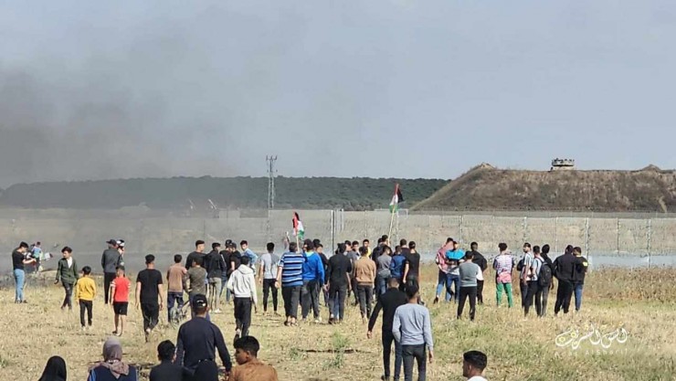 إصابات جراء إطلاق الاحتلال النار صوب المشاركين بفعالية العلم الفلسطيني على حدود شرق غزة