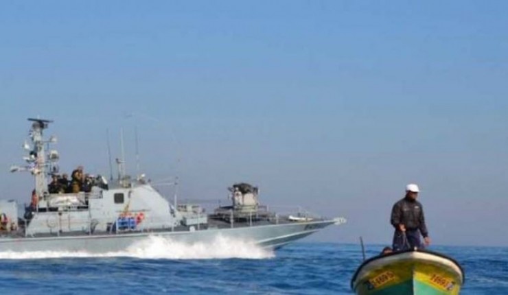 بحرية الاحتلال تهاجم مراكب الصيادين شمال وجنوب قطاع غزة