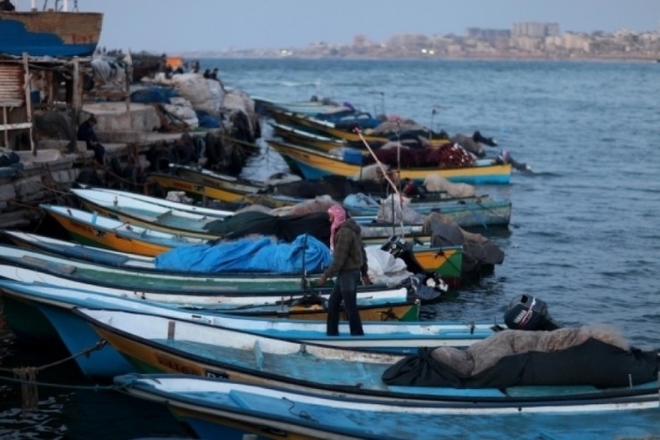 الشرطة البحرية بغزة: إصابة صياد وفقدان آخر إثر مهاجمتهما من قبل البحرية المصرية