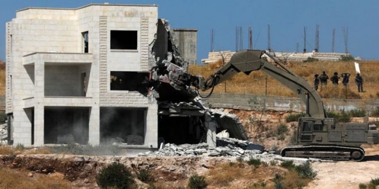الاحتلال يهدم منزلاً مأهولاً في أريحا