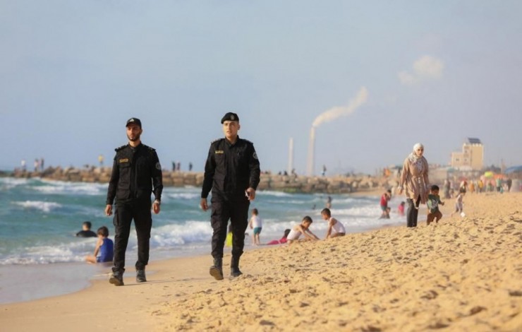 الشرطة بغزة تمنع اصطحاب الحيوانات على الشاطئ وإدخالها البحر