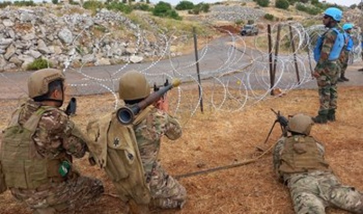 شاهد: الجيش اللبناني ينفذ انتشاراً في المنطقة الحدودية ويأخذ وضعيات قتالية في مواجهة جنود الاحتلال