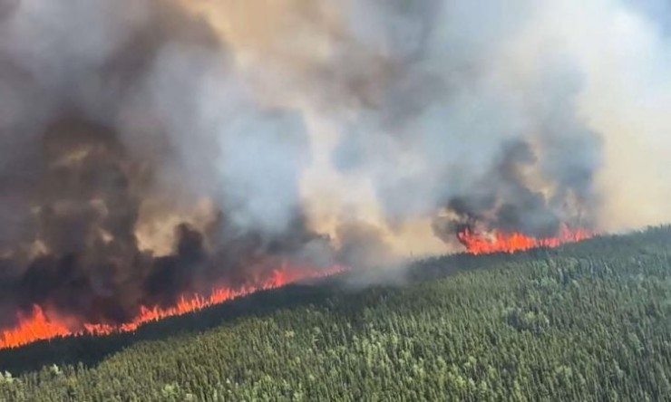 مسؤول: الحرائق تستعر في كندا وقد تستمر طوال الصيف
