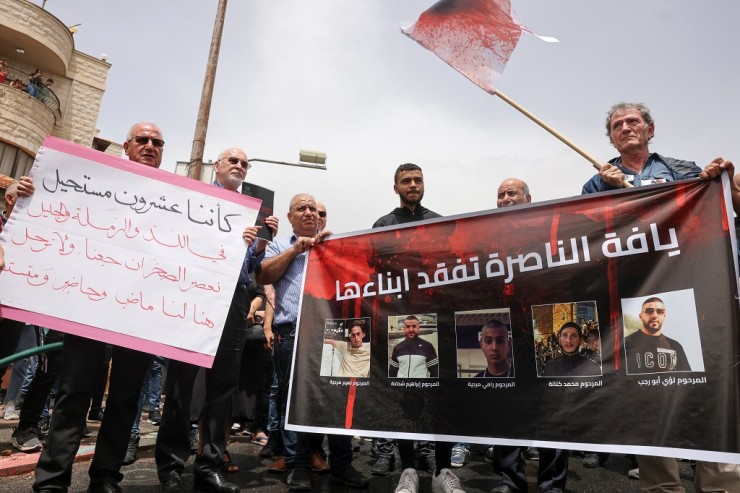 الطلاب الفلسطينيون في أراضي الـ48 يتظاهرون بالجامعات ضد الجريمة