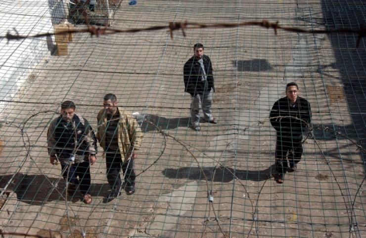 نادي الأسير: 5000 أسير في سجون الاحتلال بينهم 31 أسيرة و160 طفلاً