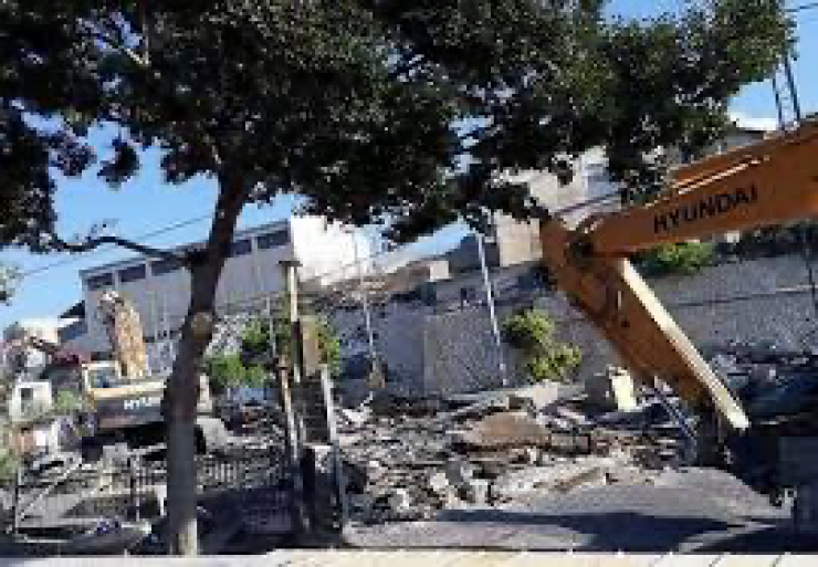 بحجة البناء دون ترخيص.. القدس: الاحتلال يهدم مغسلة سيارات في مخيم شعفاط