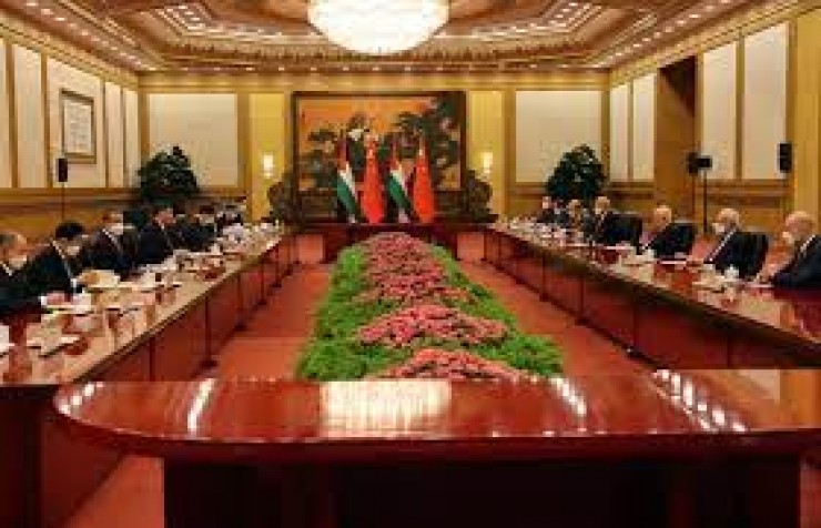 الرئيس عباس يُطلع مجلس السفراء العرب لدى الصين على آخر التطورات السياسية